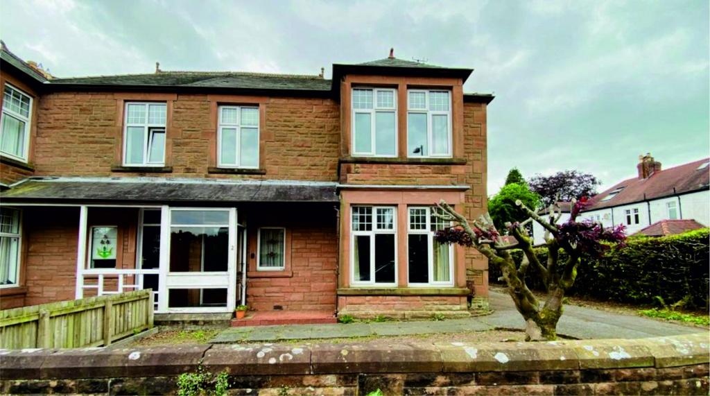 2 Hermitage Drive, Dumfries, DG2 7 QF - Braidwoods