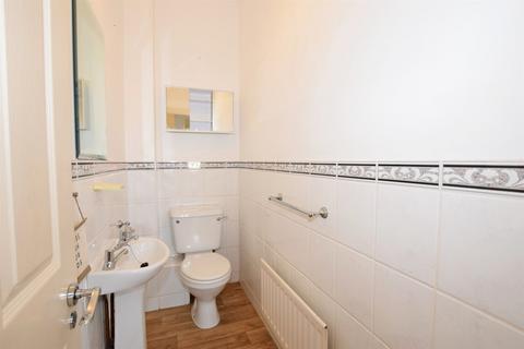 2 bedroom flat to rent, Eversley Court, Aldwick Avenue, Bognor Regis, PO21