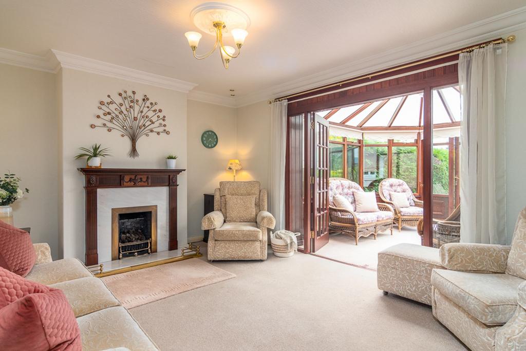 Poplar Drive, Kirkintilloch, G66 3 bed semidetached house for sale £