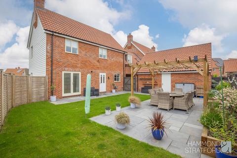 4 bedroom link detached house for sale, Kingfisher Mead, Wymondham
