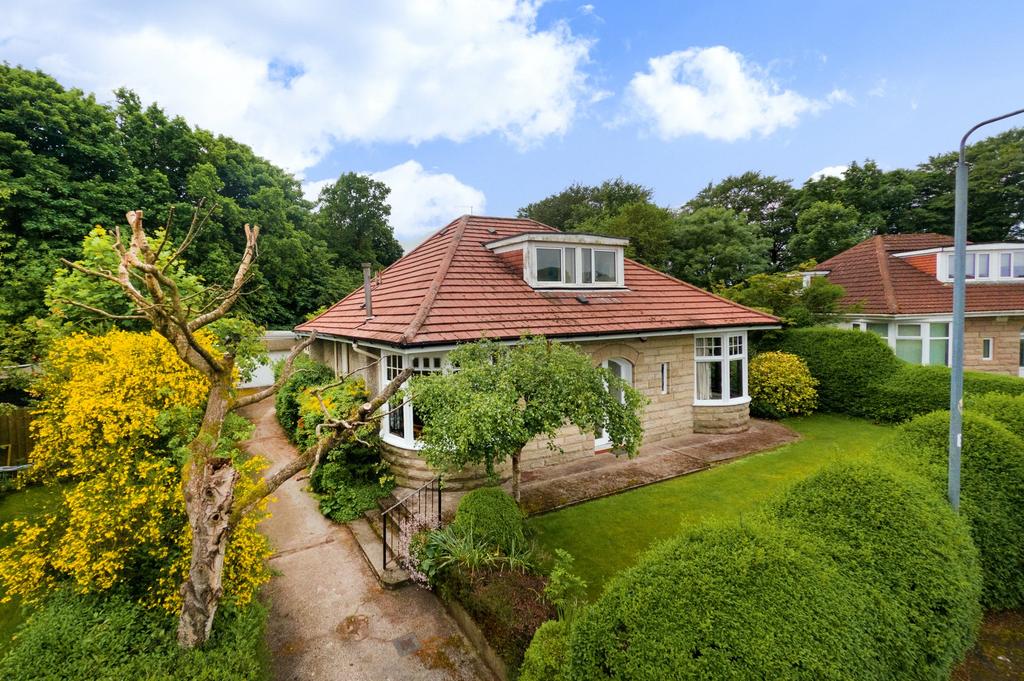 Henderland Road, Bearsden 3 bed detached house for sale £379,000