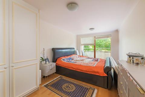 2 bedroom apartment for sale, Chiswick High Road, London W4