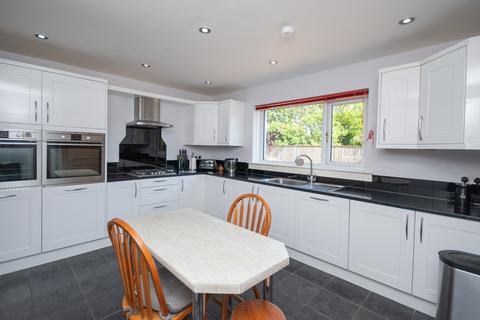15 Macrosty Gardens, Crieff, PH7 4LP