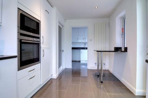 3 Beechfield Drive, Stafford, ST17 0YH