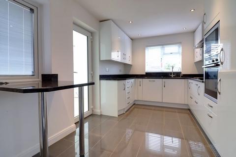 3 Beechfield Drive, Stafford, ST17 0YH