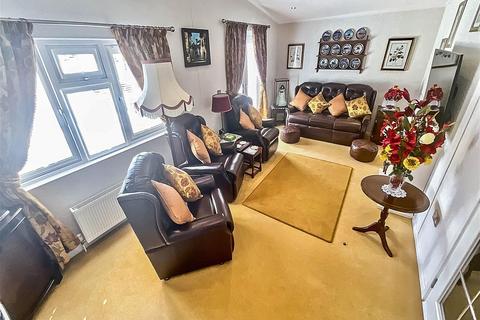 2 bedroom park home for sale, Palm Court, Battlesbridge, Wickford, Essex