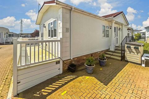 2 bedroom park home for sale, Palm Court, Battlesbridge, Wickford, Essex