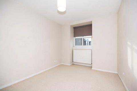 3 bedroom terraced house to rent, Devanha Crescent, Ferryhill, Aberdeen, AB11