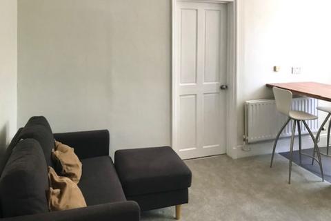 1 bedroom flat to rent, Dewsbury Court W4 5RA