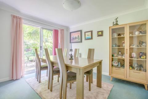 12 Eagle Close, Amersham, HP6 6TD