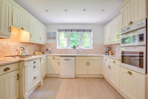 12 Eagle Close, Amersham, HP6 6TD