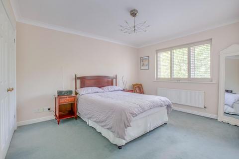 12 Eagle Close, Amersham, HP6 6TD