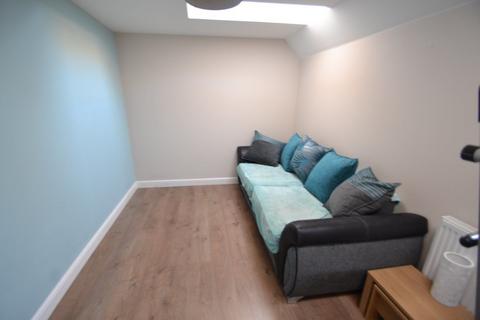 2 bedroom flat to rent, Wagtail Crescent, Village Quarter