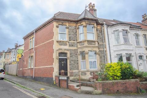 4 bedroom end of terrace house for sale, Robertson Road, Greenbank, Bristol, BS5 6JW