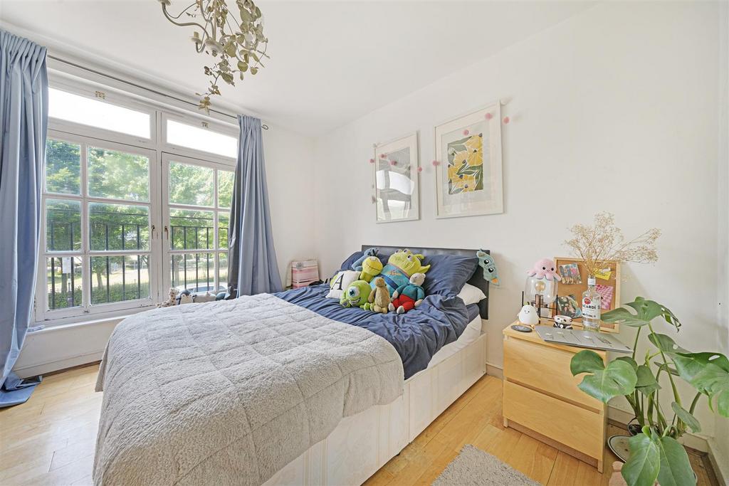 Parkside Crescent, London N7 2 bed terraced house for sale £599,000