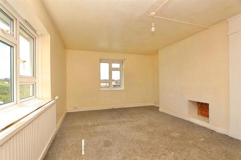 3 bedroom flat for sale, Norman Close, Norman Avenue, London N22