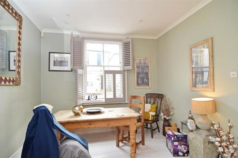 3 bedroom terraced house to rent, Park Road, Hampton Wick