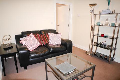 2 bedroom house to rent, Southcliffe Road, Carlton, Nottingham
