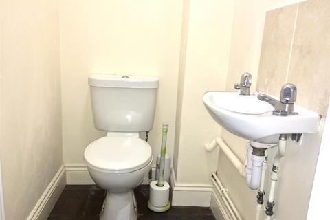 2 bedroom house to rent, Southcliffe Road, Carlton, Nottingham