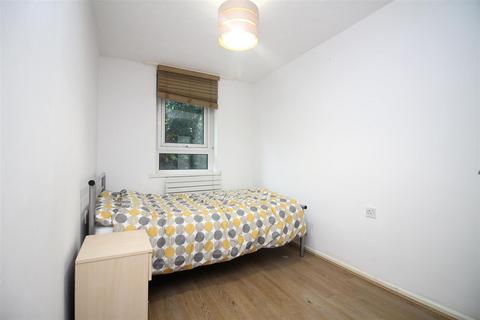 4 bedroom flat to rent, Brion Place, London