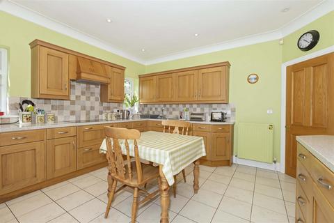 5 bedroom house for sale, Grand Avenue, Worthing