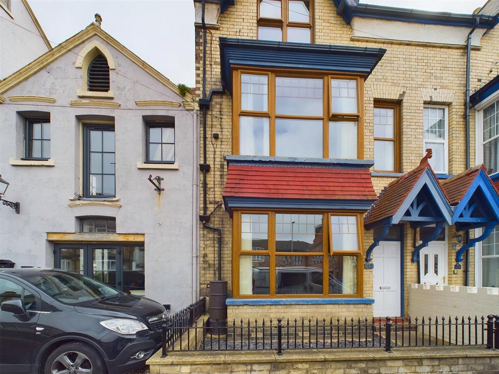 Windsor Crescent, Bridlington 6 bed terraced house for sale £175,000