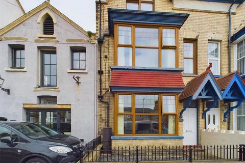 6 bedroom terraced house for sale, Windsor Crescent, Bridlington