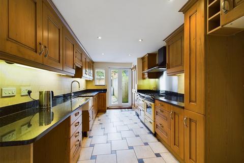 6 bedroom terraced house for sale, Windsor Crescent, Bridlington