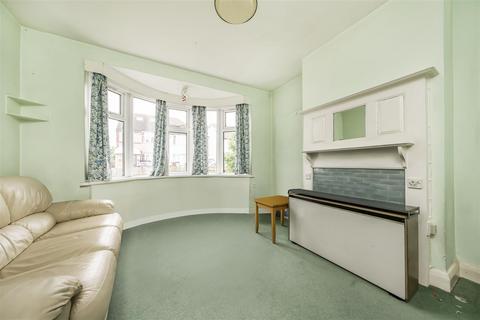 24 Worton Gardens, Isleworth, TW7 4BB