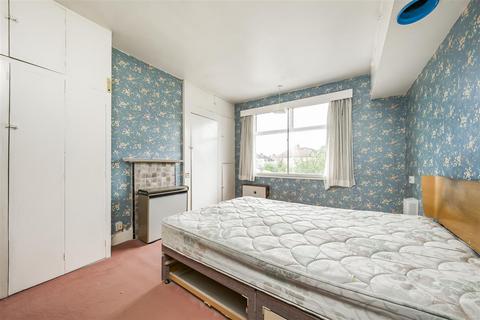 24 Worton Gardens, Isleworth, TW7 4BB