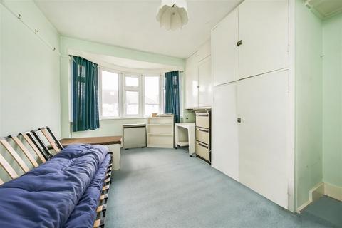 24 Worton Gardens, Isleworth, TW7 4BB
