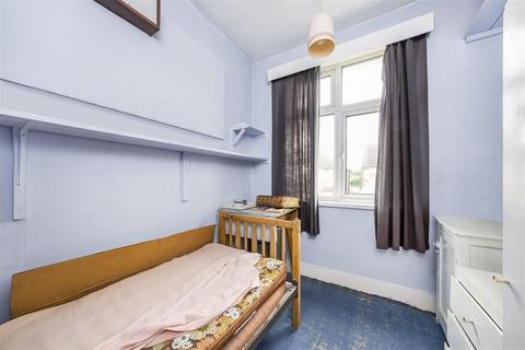 24 Worton Gardens, Isleworth, TW7 4BB