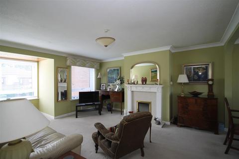 2 bedroom apartment for sale, Mayfair Gardens, Ponteland, Newcastle Upon Tyne