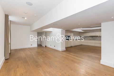 3 bedroom apartment to rent, Roehampton House, Roehampton SW15