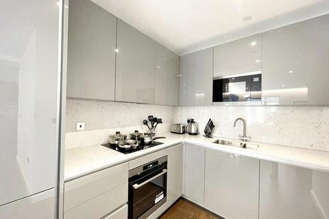 2 bedroom flat to rent, Lexington Gardens, London, SW11