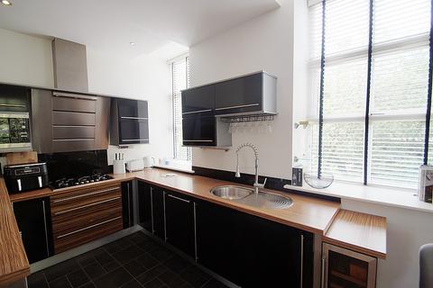 2 bedroom apartment for sale, Spring Street, Uppermill OL3