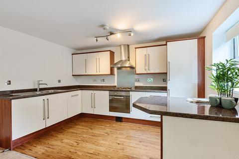 2 bedroom flat for sale, Sandringham Court, Sandringham Drive, Moortown, Leeds, LS17