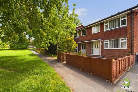 3 bedroom end of terrace house for sale, Elgar Close, Basingstoke, Hampshire, RG22