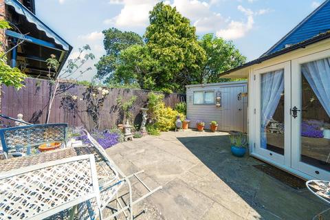15 Church End, Haddenham, Aylesbury, HP17 8AE