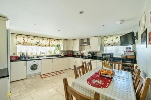 15 Church End, Haddenham, Aylesbury, HP17 8AE