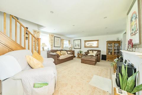 15 Church End, Haddenham, Aylesbury, HP17 8AE