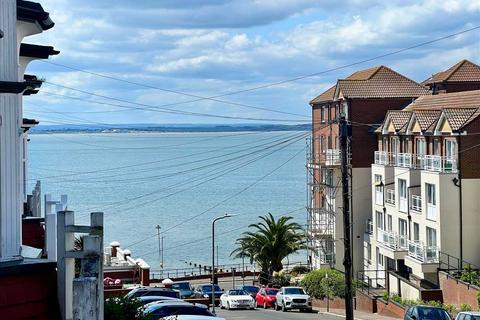 2 bedroom apartment to rent, Westcliff on Sea SS0