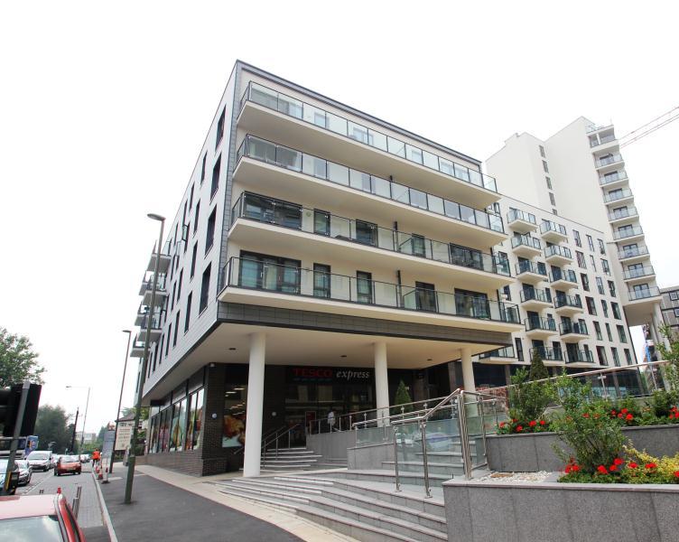 Cardinal Place, Woking GU22 Studio to rent £1,050 pcm (£242 pw)