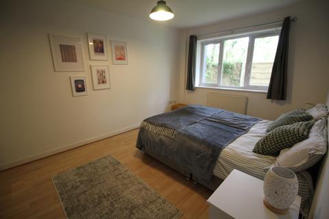 2 bedroom maisonette for sale, Dale Square, Royton, OL2