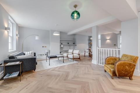 3 bedroom flat for sale, Myddelton Street, London, EC1R