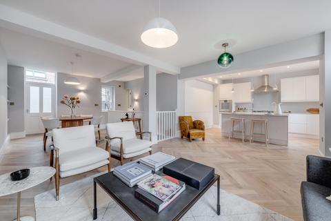 3 bedroom flat for sale, Myddelton Street, London, EC1R