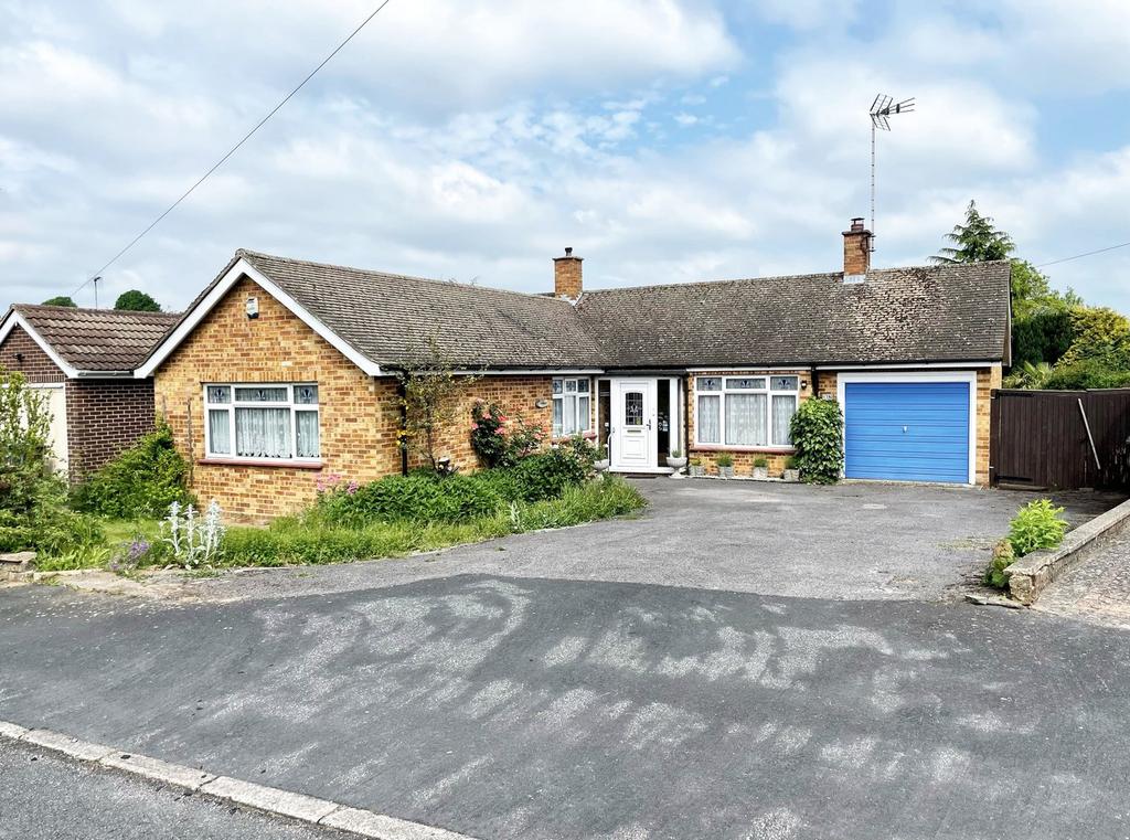 East Park, Sawbridgeworth, CM21 3 bed detached bungalow for sale £585,000