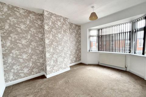 3 bedroom semi-detached house to rent, Eccles, Manchester M30