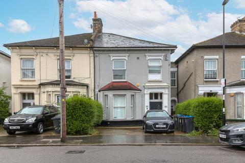 2 bedroom maisonette for sale, Bensham Manor Road, Thornton Heath, CR7