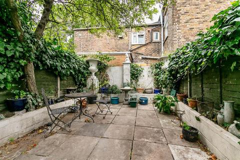 4 bedroom terraced house for sale, London NW10